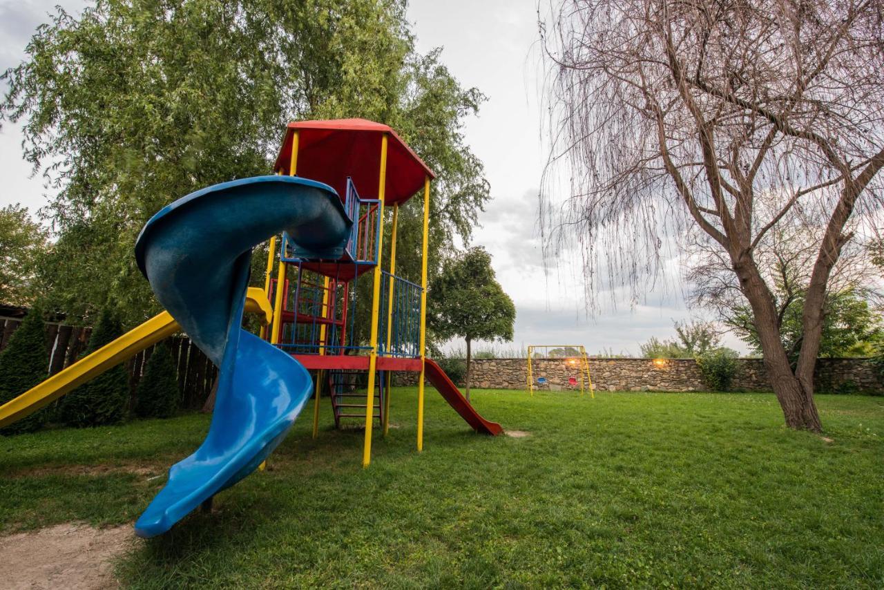 Konak Nestor Bungalows Skopje Eksteriør bilde